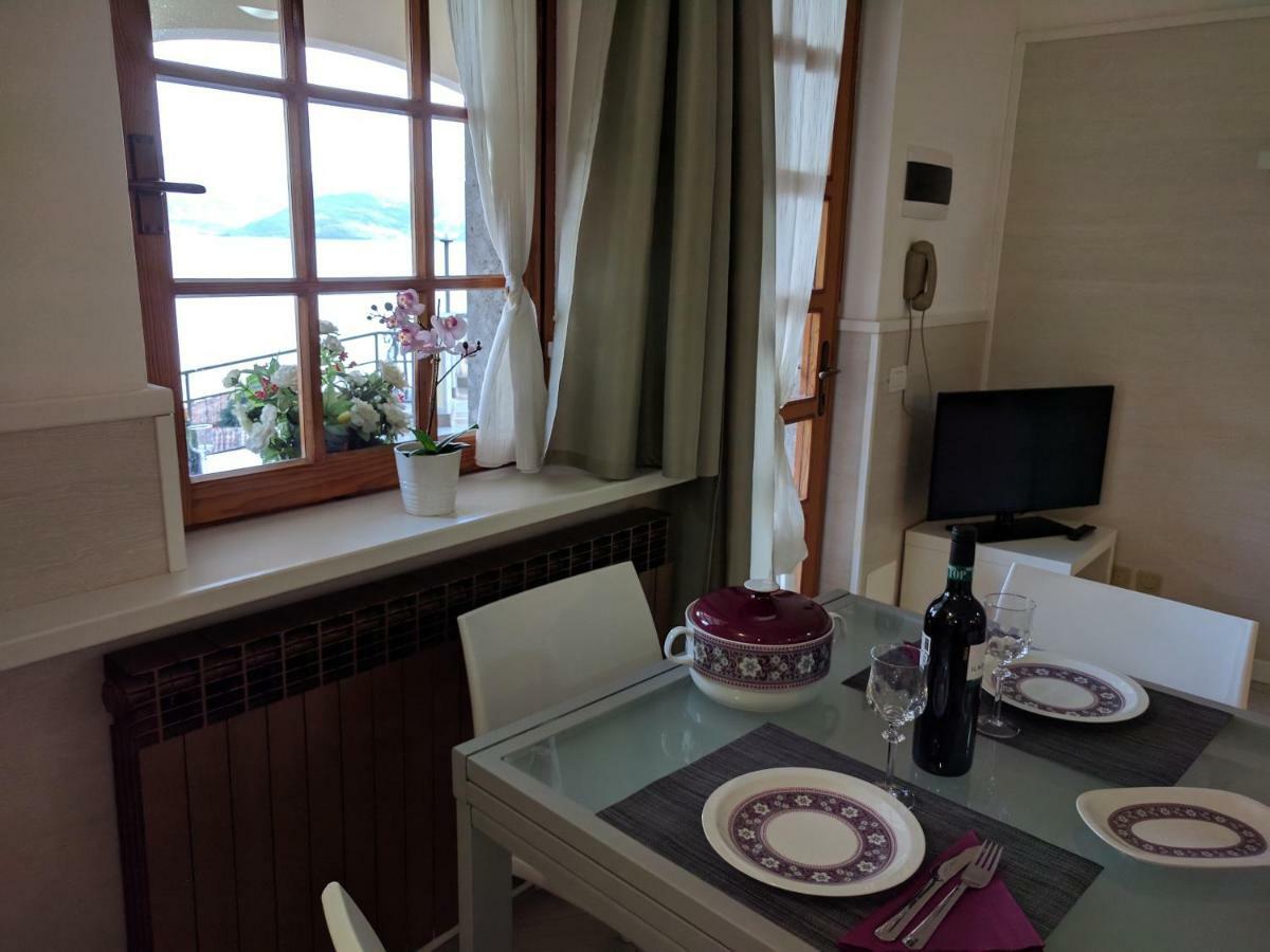 Gina'S Apartment Riva di Solto Ngoại thất bức ảnh