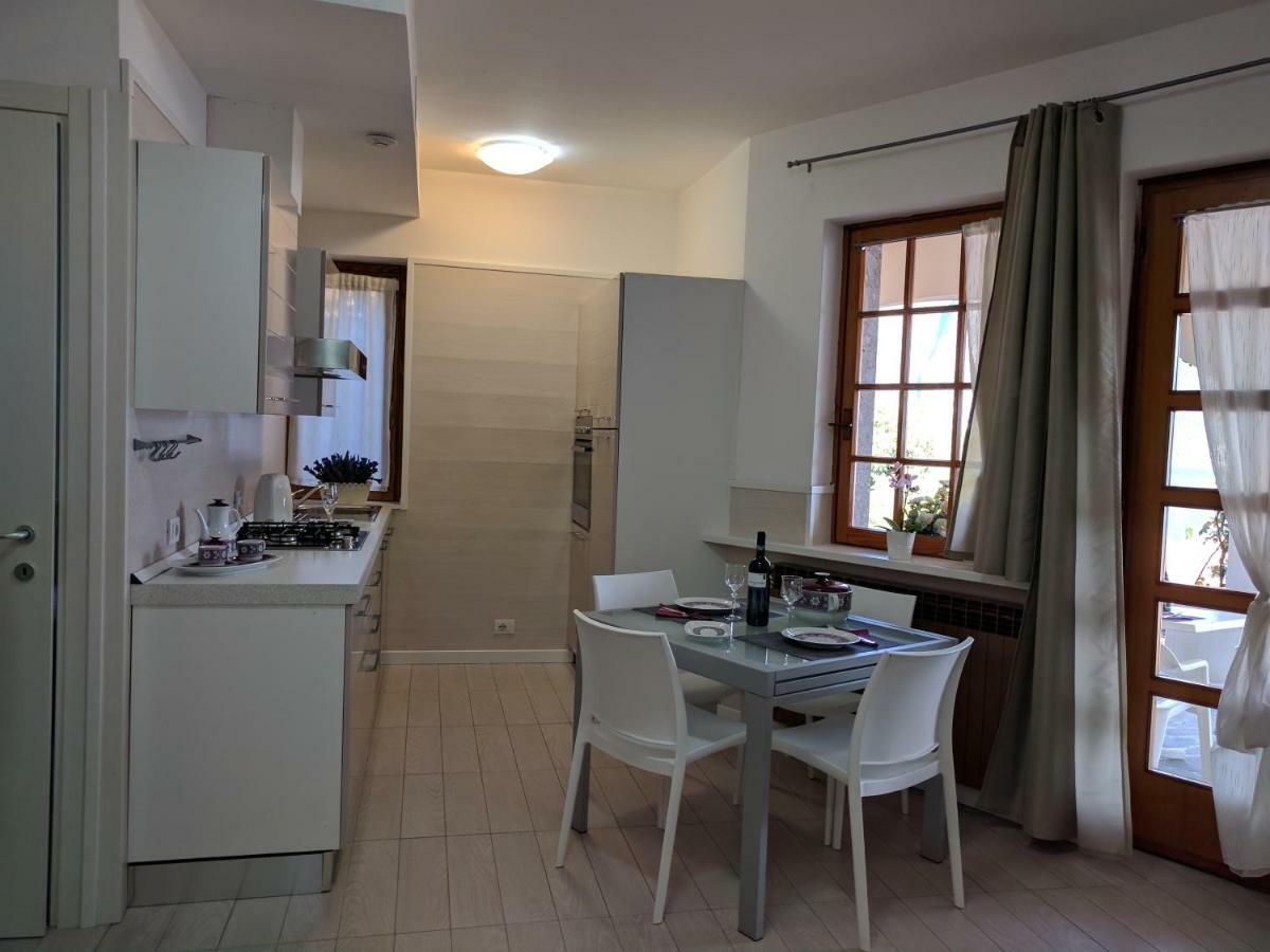 Gina'S Apartment Riva di Solto Ngoại thất bức ảnh
